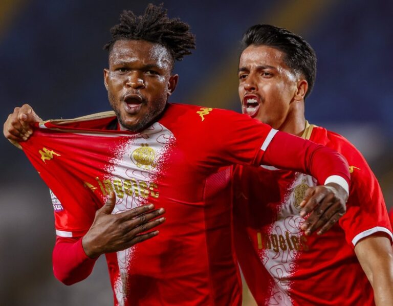 الوداد يحسم الديربي أمام الرجاء بهدف ثمين في الدوري المغربي